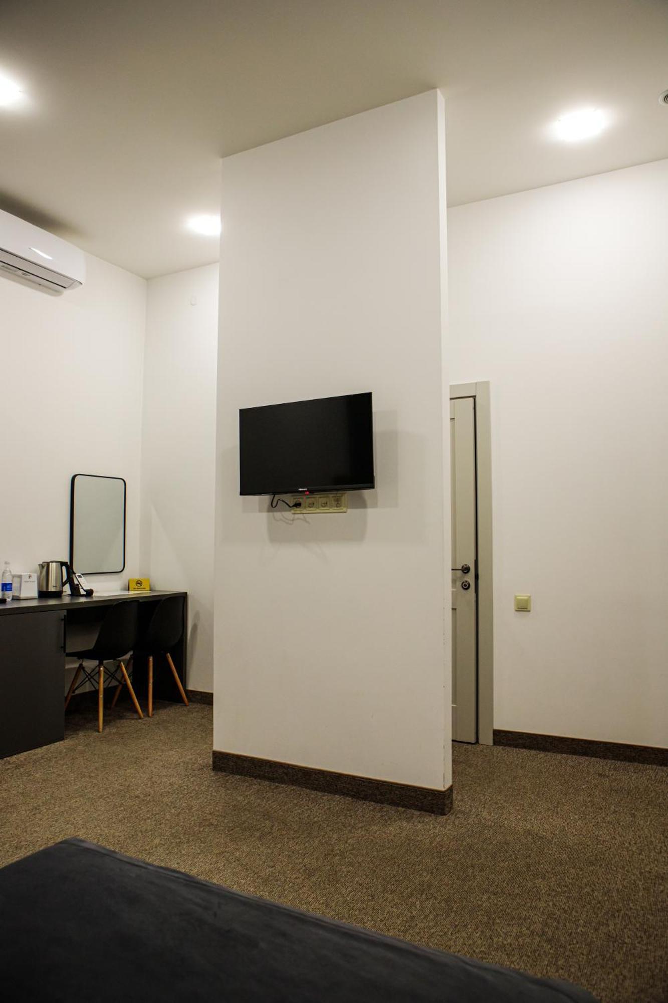 ホテル Port Plaza Evn P'arak'ar エクステリア 写真