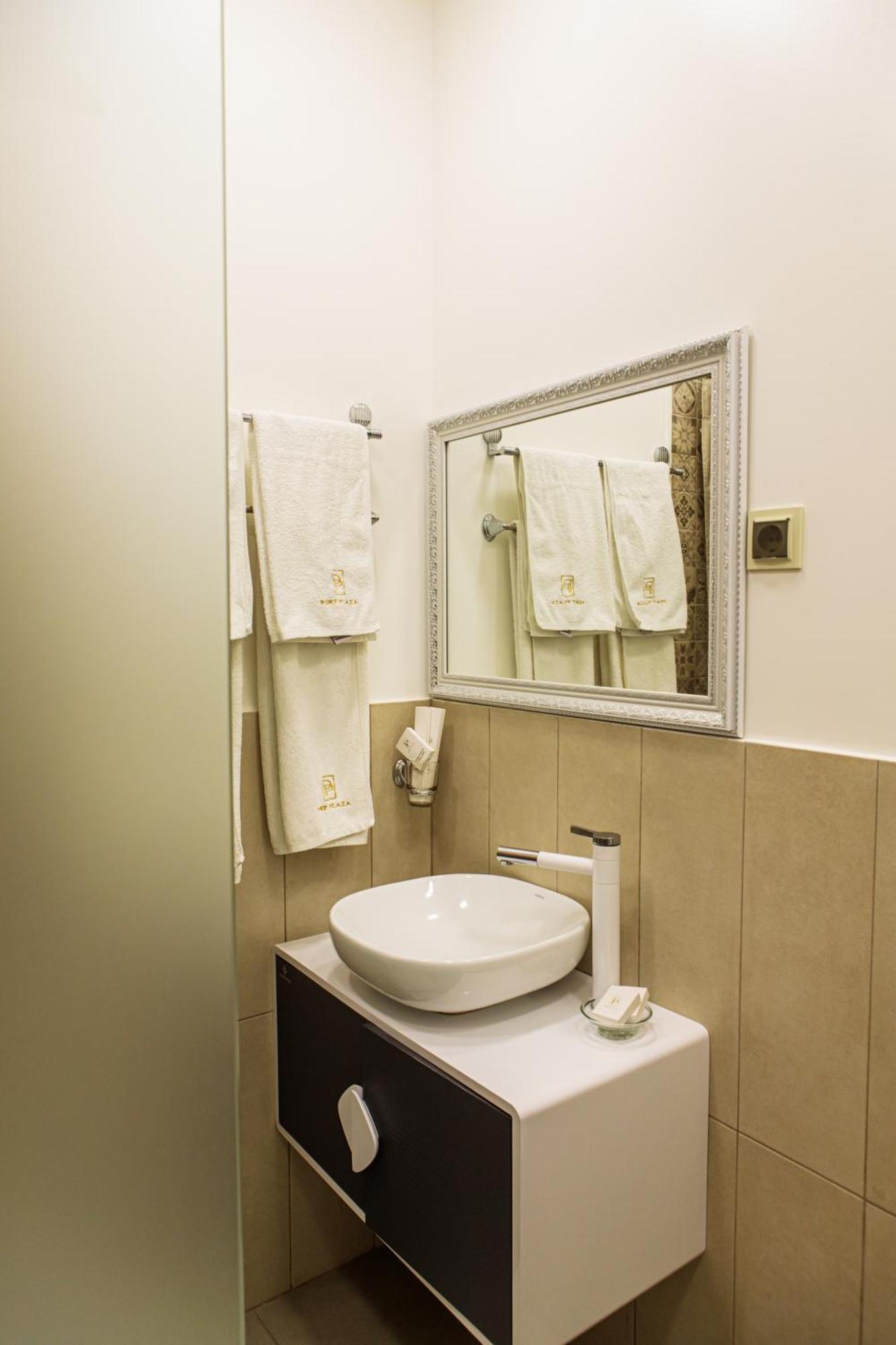ホテル Port Plaza Evn P'arak'ar エクステリア 写真